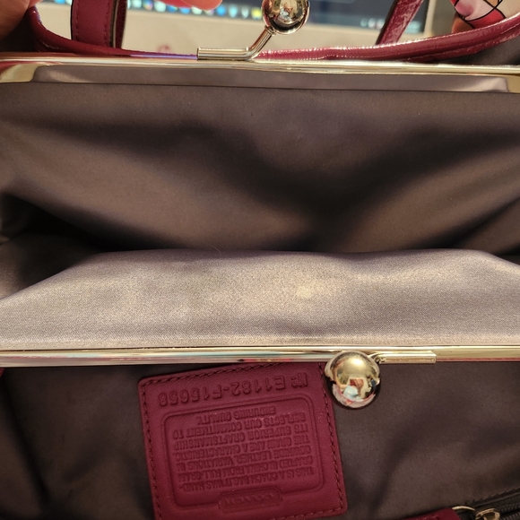 Coach Vintage Carryall In Berry-Patent Leather, Kisslock, EUC, Clean - Picture 9 of 15